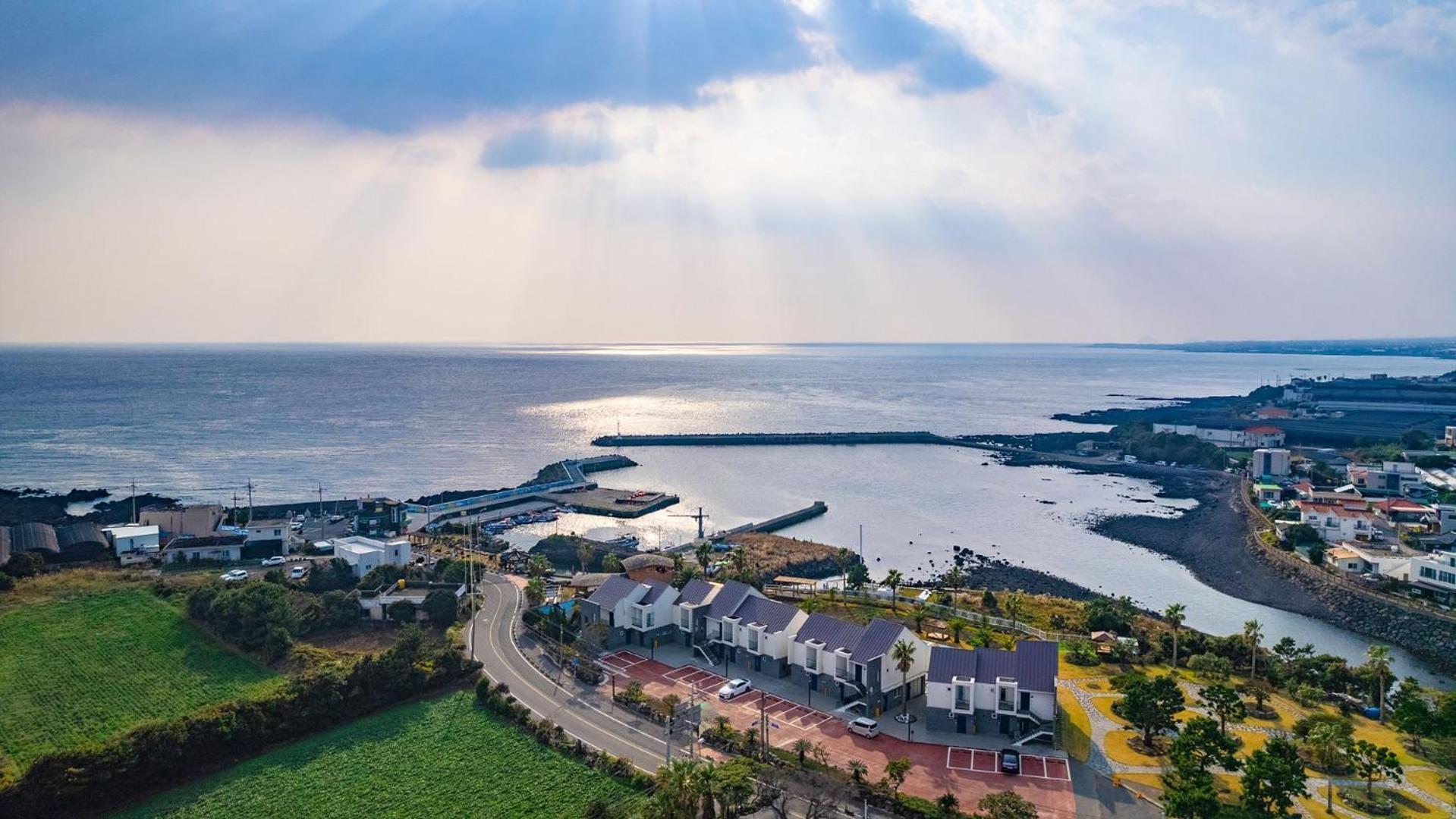 Jeju Badayeon Villa Согвипхо Экстерьер фото
